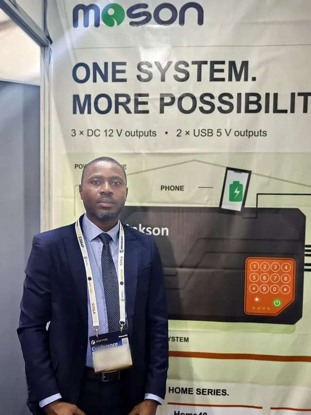 A visitor in front of the MOSON H Series banner at booth 32