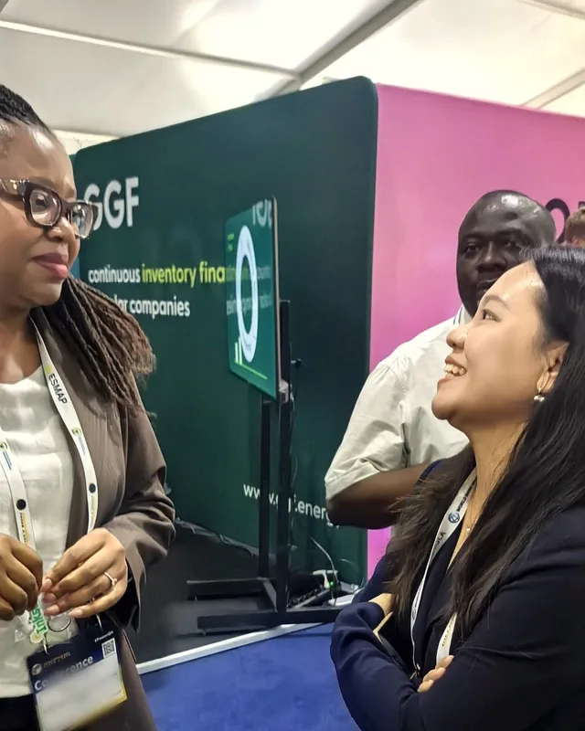 A member of the MOSON team talking with visitors in the exhibition tent